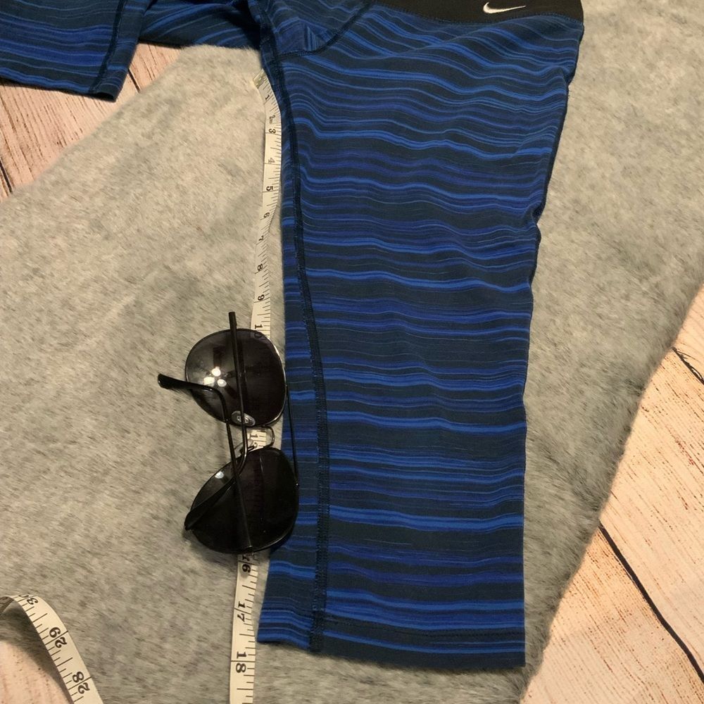 Nike Dri-Fit Blue & Black Capri Leggings Size S - Picture 7 of 7